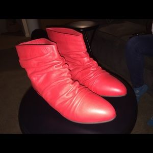 NEW Woman’s Zodiac Bootie Red Size 8M